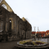 A photograpgh of the main square in old town Visby, with the Sankta Katarina ruin visible on the left